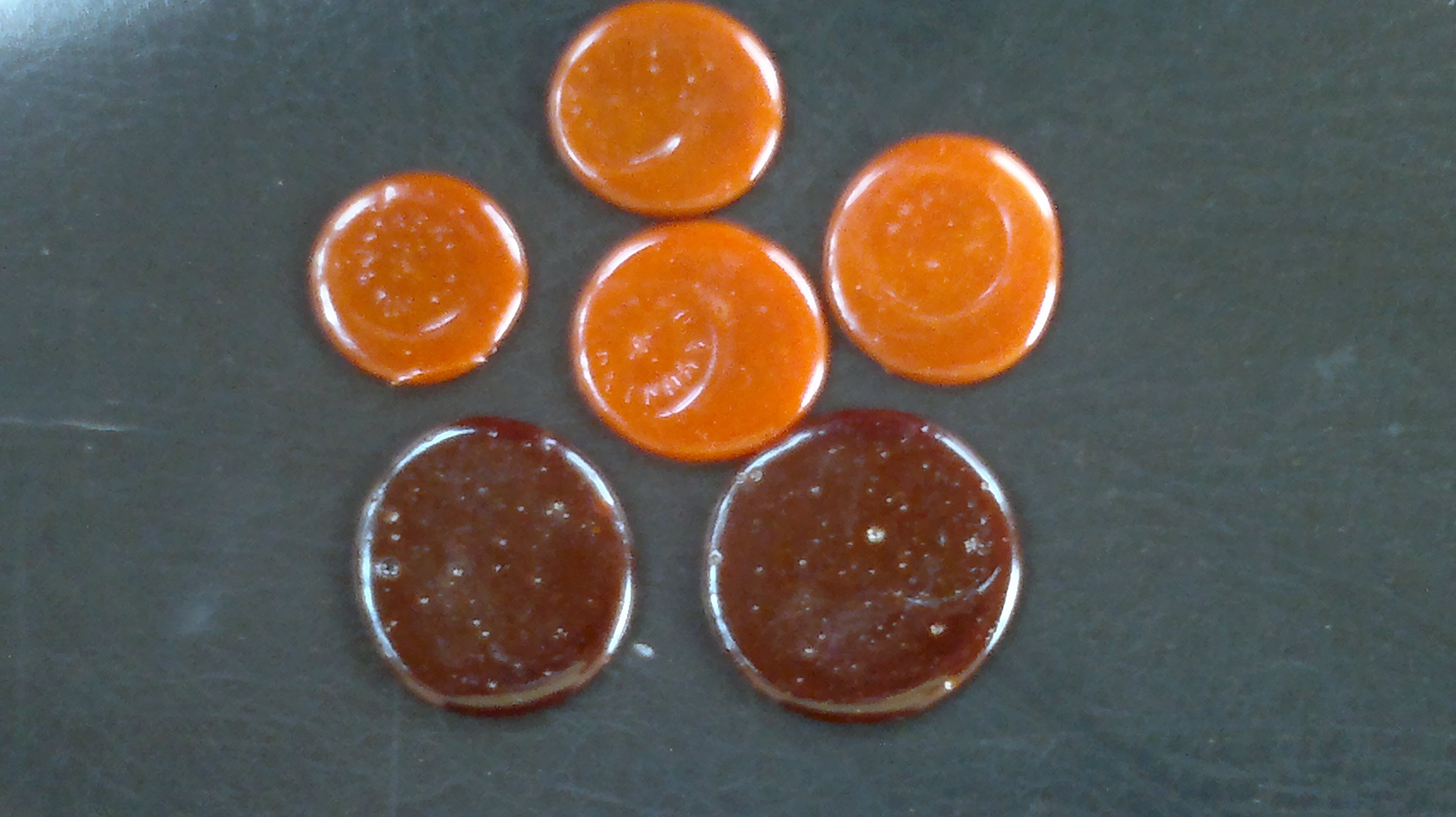Shellac buttons is perfect for antique restoration, furniture refinishing, casework, architectural w...