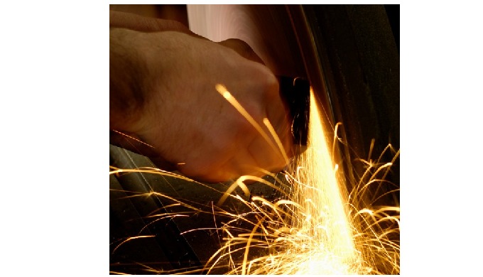 Desbarbado de piezas metálicas