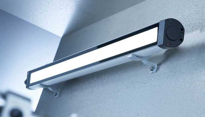 Grazie alle molteplici caratteristiche della luce, con MACH LED PLUS.forty è possibile eseguire i pi...