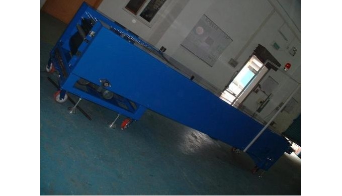 Telescopic belt conveyor Telescopic belt conveyor is added telescopic device so that it can be flexi...