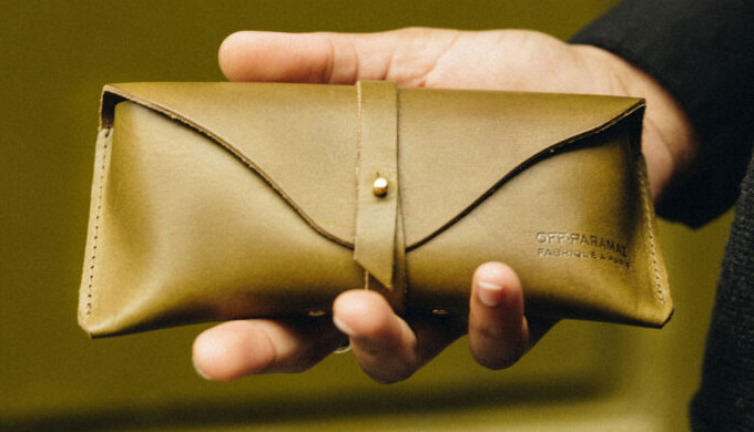 L'étui à lunettes CÉLESTE est l'accessoire parfait pour protéger vos lunettes avec style. Fabriqué à...