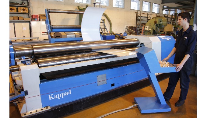 Blech biegen und walzen mit CNC gesteuerten 4 Walzen Blechrundmaschinen mit einer Walzenlänge von 1 ...