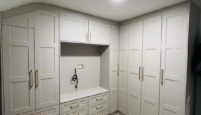 Shaker Style Wardrobes from AF Fitted Wardrobes in Manchester combine timeless elegance with modern ...