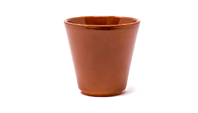 Vaso cónico de 9cm para servir liquidos como puede ser refrescos, agua o cerveza. También puede tene...