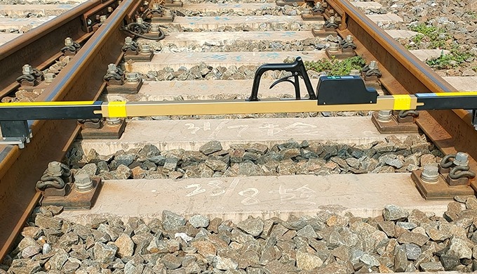 Digital Track Gauge can directly read the measurement values of railway track gauge, super elevation...