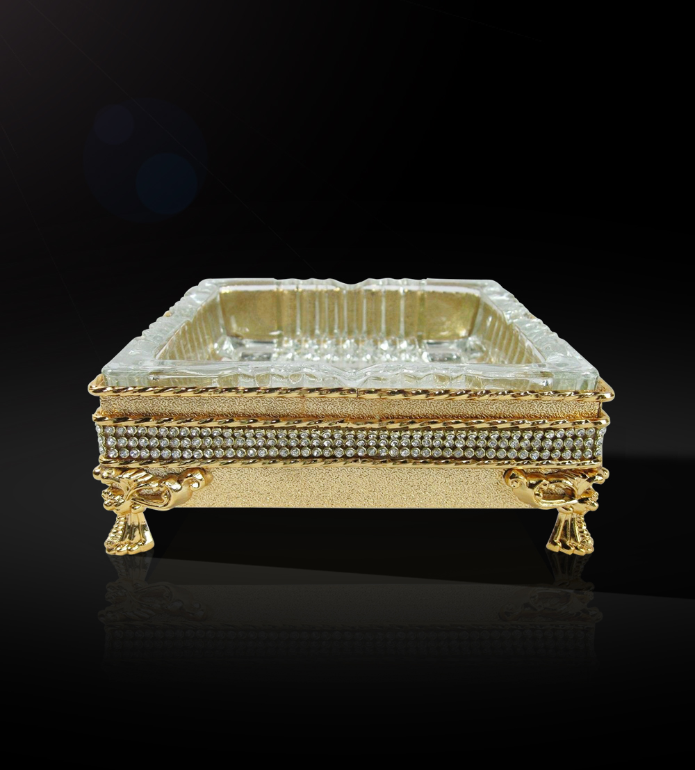 This dual tone silver-golden squared ash tray creates a beautiful presentation, leaving a memorable ...