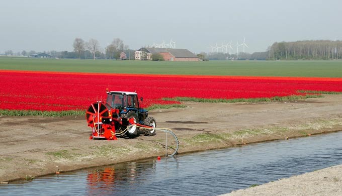 Een drainagereiniger voor het reinigen van uw verstopte drainage zodat gewassen beter groeien en de ...