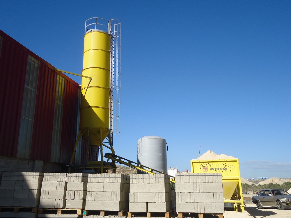 Yamen owns an automated block making factory, T&P MODEL “C110”, for the production of concrete b...