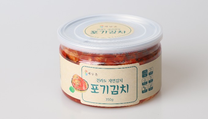 Canned Kimchi is easy to eat and store by cutting fresh kimchi into bite-size pieces. This product i...