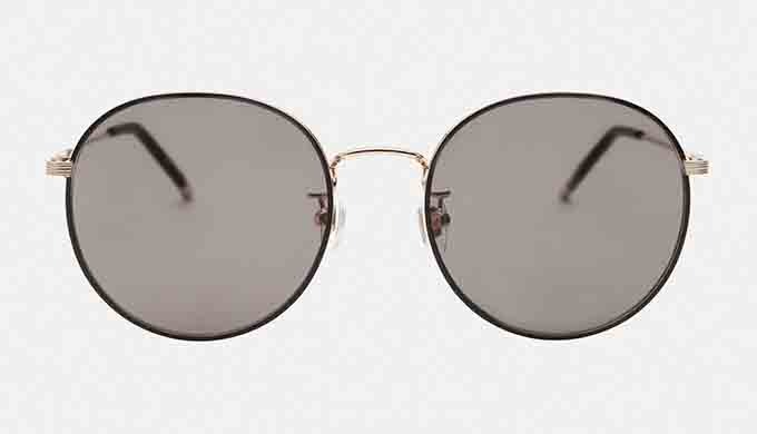 Round stainless steel sunglass. It features the flawless rim size and luxurious four lines of engrav...