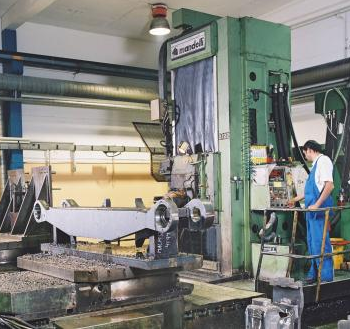 Mandelli H 4600 Bordsstorlek ................... 2 st á 1600*1400 mm Längdmatnig ......................
