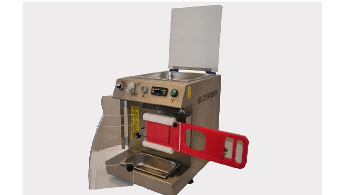 Hachoir réfrigéré compact HR 82 VH