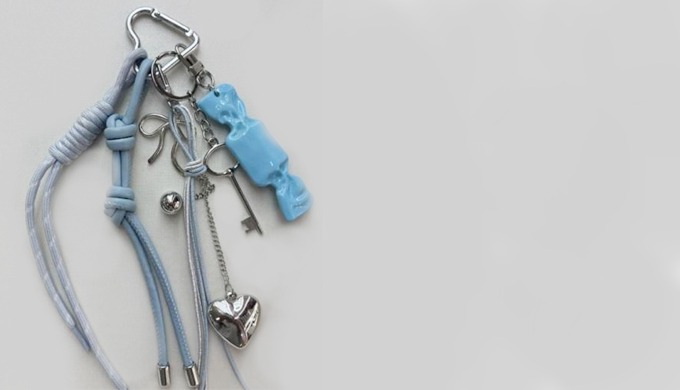 A cute and stylish keyring featuring ribbon, heart, key, and star-shaped charms. Perfect for daily u...