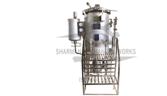 HTHP Vertical Hank Dyeing Machine Clients can avail from us an excellent range of Hank Dyeing Machin...