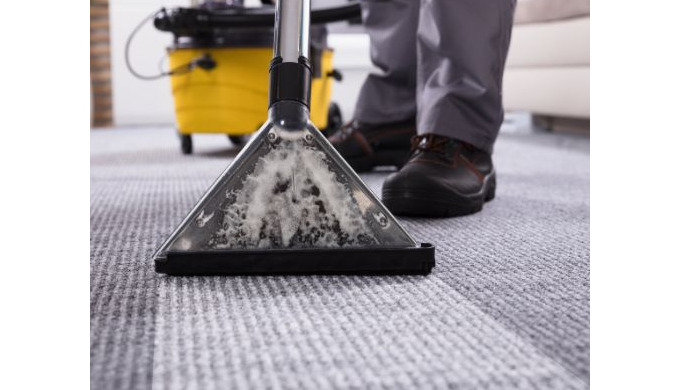 Riviera Propreté & Services propose un nettoyage professionnel de tapis, moquettes et canapés po...