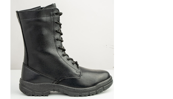 Une collection de bottes tactiques et militaires robustes, conçues pour la performance et la durabil...