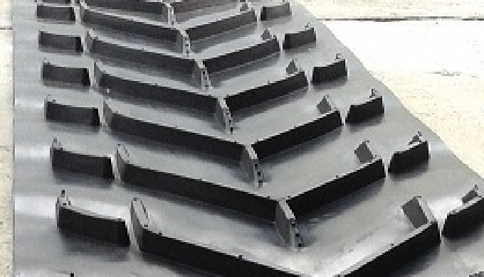 Heat-resistant conveyor belts