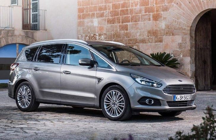 La FORD S-MAX avec ses sept sièges ont spécialement conçus pour les familles. Elle a fabriqué pour v...