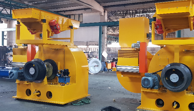 KURÇELİK Flaker makineleri, ahşap malzemelerin ince ve düzgün parçalar halinde işlenmesini sağlayan ...