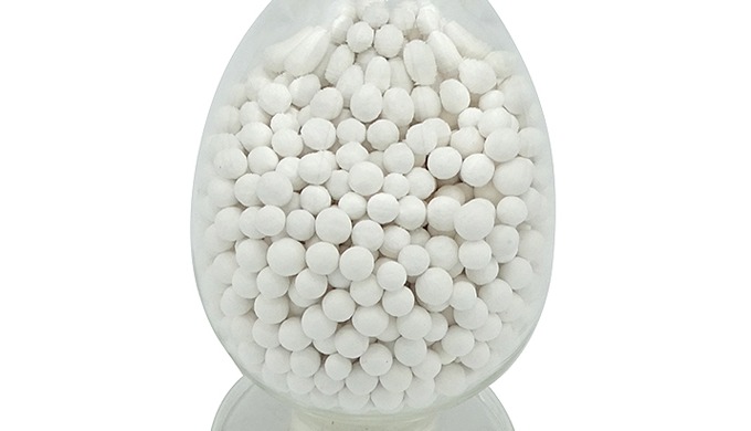 Alumina desiccant is white spherical porous particles, uniform particle size, smooth surface, high m...