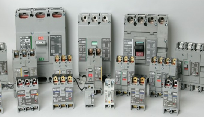 Molded Case Circuit Breakers Rated Voltage (V) : 30 ~ 800 AF ■ As same size as MCCB and ELCB ■ 225AF...