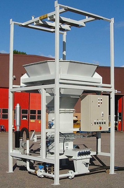 Tomals storsäckstömmare gör hanteringen av stora säckar mycket enkel, samt innebär effektiv tömning ...