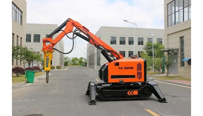 Together with the hydraulic hammer, it has the highest power-to-weight ratio in its class on the mar...