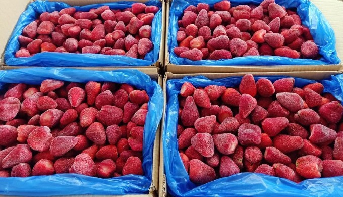 Discover our frozen strawberries Ready in a flash to rescue your dinners! 🍴😄 Amaltheia Yada Strawb...