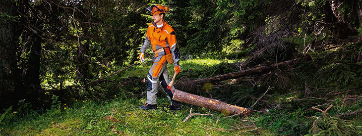 STIHL Waldarbeitsanzüge für die Forstwirtschaft werden aus hochwertigen, pflegeleichten und angenehm...