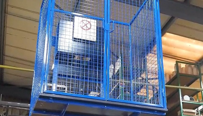 Fabrication de monte-charge français à Niort (79) France Monte-charge avec ou sans cage de sécurité