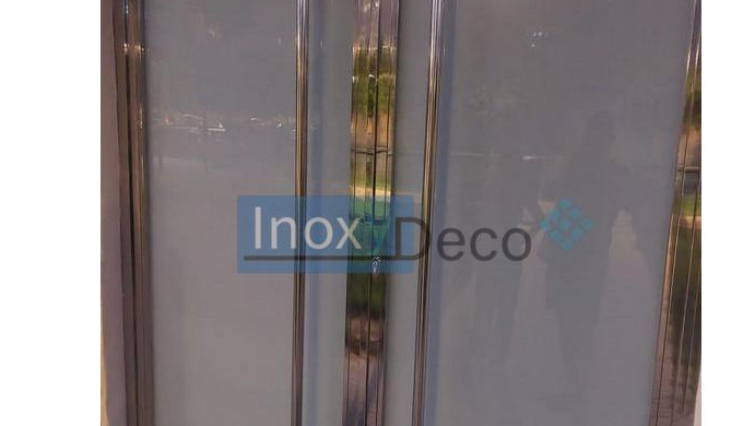 Puerta para portal de comunidad.