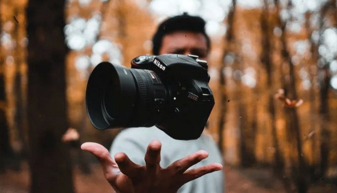 Существует множество причин, по которым люди предпочитают изучать фотографию и выводить свои творчес...