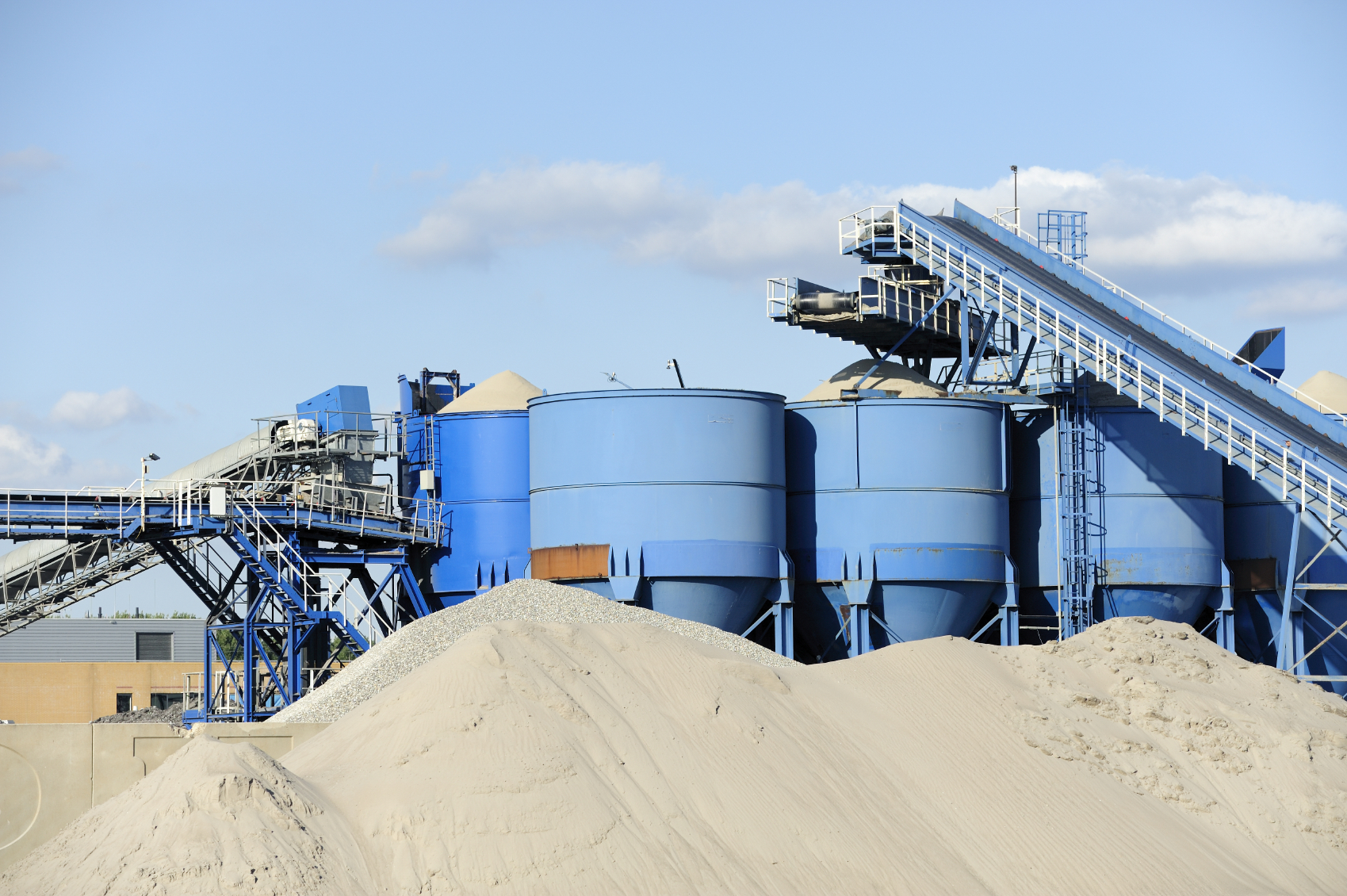 Zement, Glas, Beton oder Dachsteine – die berührungslosen Messgeräte von Berthold Technologies trage...