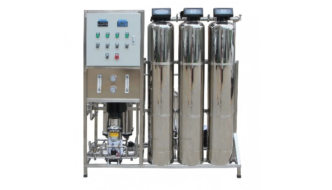 98% desalination rate / 99% complete water treatment equipment reverse osmosis system with UV purifi...