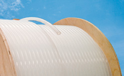 Industrislang utgör basen i vårt sortment av fluorplastslang. Här finns ett brett utbud av naturella...