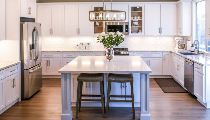 Venaso Selections Services Over 10 years’ experience and expertise makes beautiful kitchen renovatio...