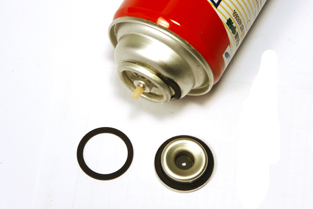 This gasket inserts a nozzle of can to prevent a gas leak.