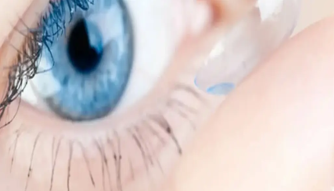 Використання контактних лінз, таких як Acuvue Oasys чи AirOptix, може значно полегшити життя людям з...