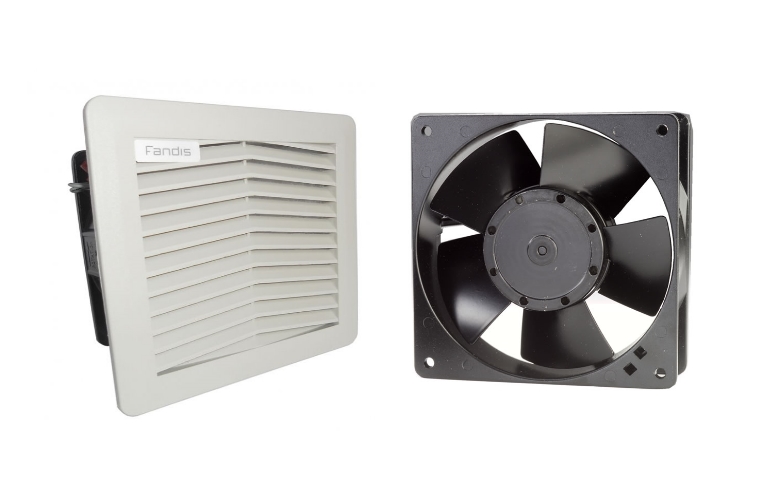Effektiv elektronikkøling med elektronikventilatorer eller filterventilatorer. Ønskes støvfrie kabin...