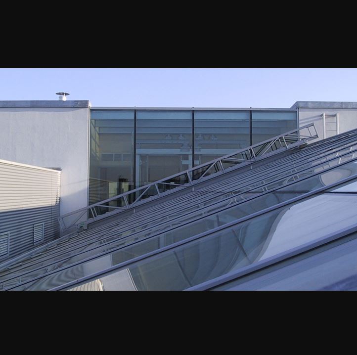 Installation de passerelles manuelles ou motorisées circulant permanente de nettoyage de façade
