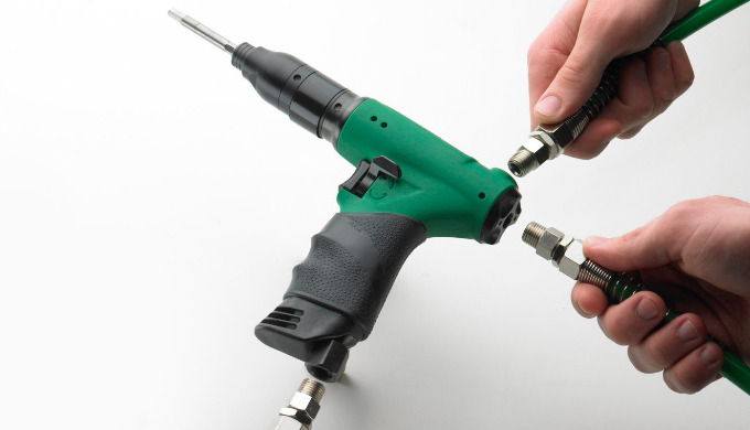 Being able to supply the air screwdriver via 3 different inlets allows great freedom of movement alo...