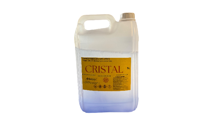 Faites briller vos vitres de véhicules et de maison avec CRISTAL, le compagnon idéal pour des vitres...