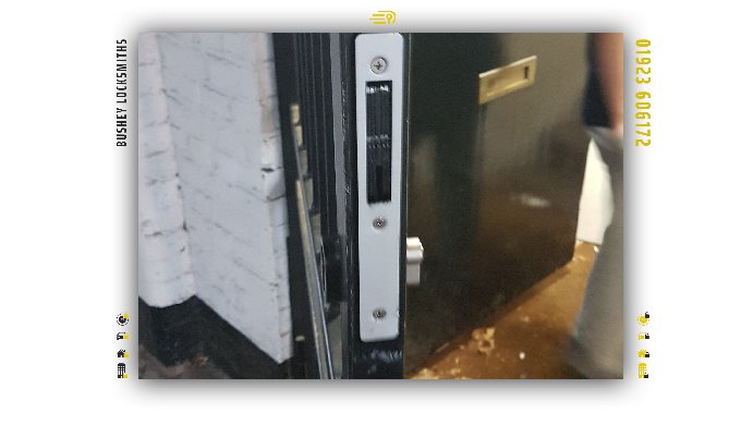 We offer our 24/7 locksmith services for your home and office needs. Call us on 01923 606 172 now.