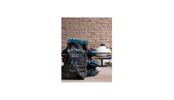 Carbon vegetal especialmente seleccionado para Kamado y BBQ Bolsa de 8 kg La bolsa es de polipapel r...