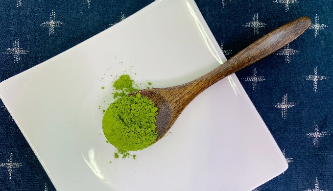 契約茶農家より仕入れた有機宇治碾茶を自社工場で挽きました。　製菓用・製パン用、料理用として幅広い用途でご使用いただけます。　