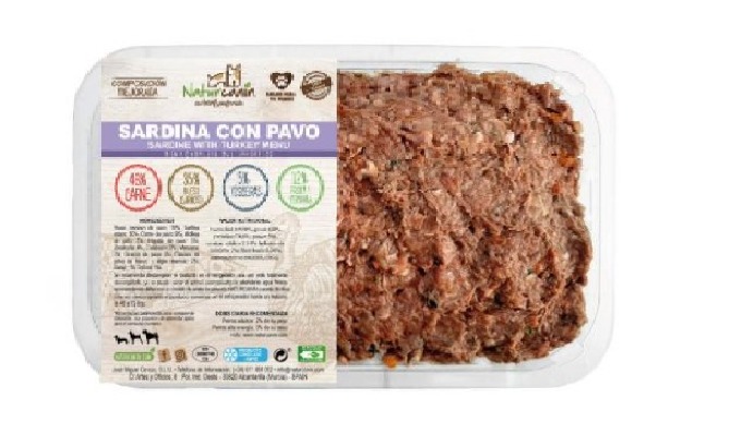 Multiprotein menu of sardines with turkey for dogs Naturcanin