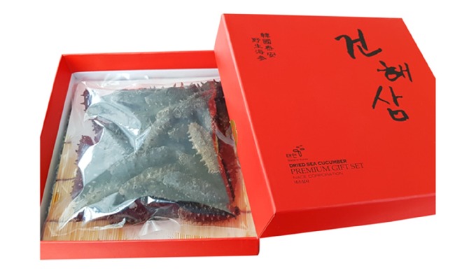 Using traditional dried sea cucumber production technology, dried sea cucumbers made from natural Th...