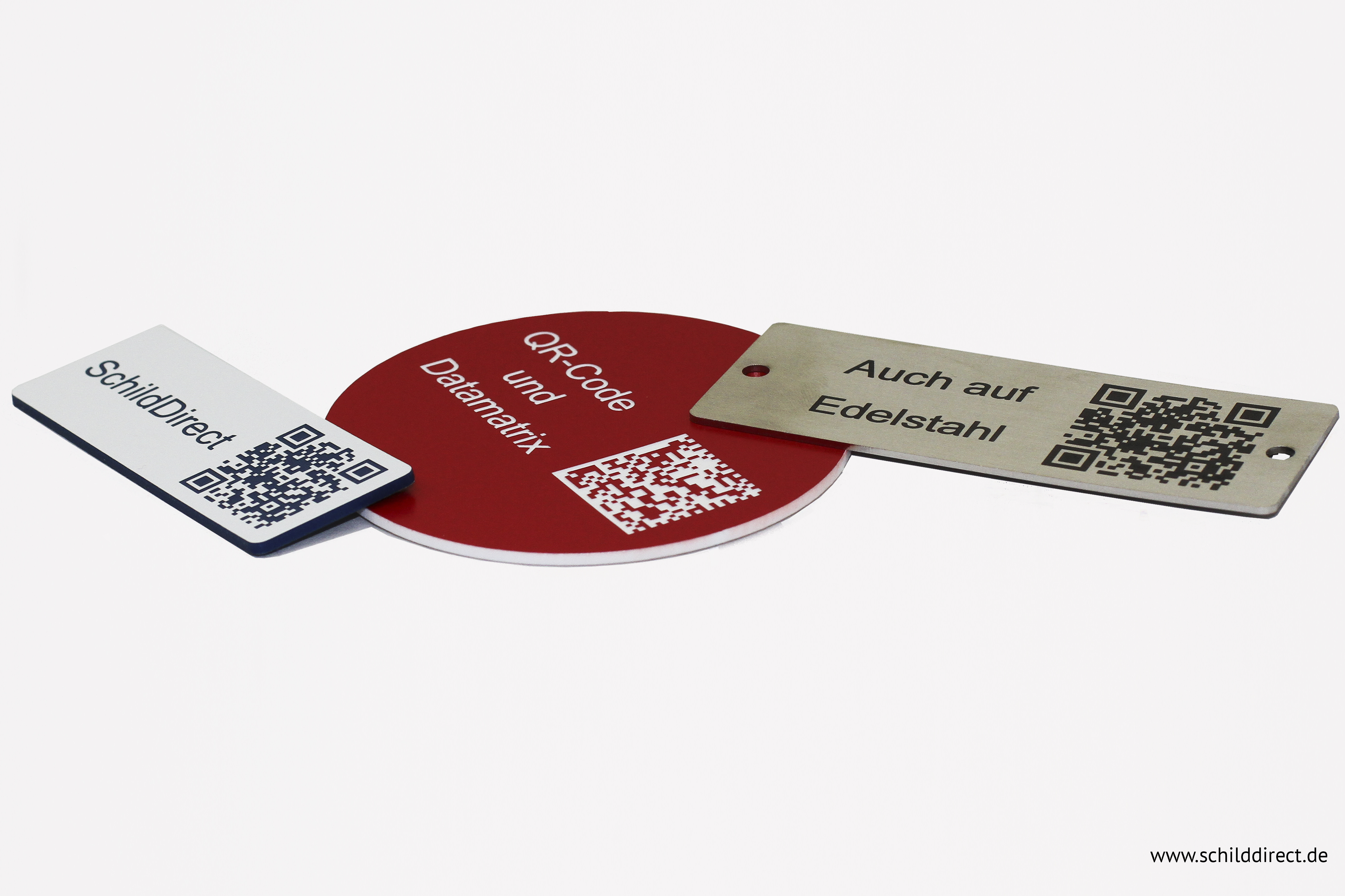 Gravierte 2D-Codes-Schilder aus Metall und Kunststoff.