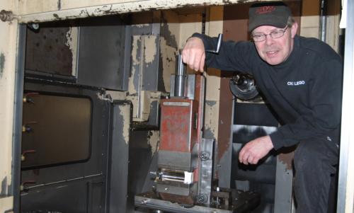 Vi utför fräsning med 4axlig cnc-fräs upp till 600mm längd
