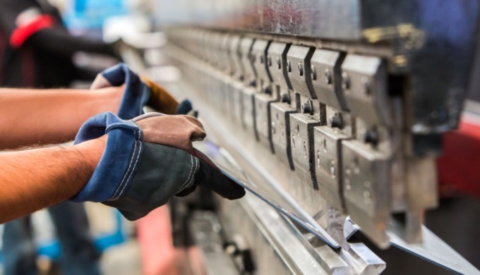 Služby ohýbání na CNC ohraňovacích lisech